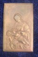 Pequena placa em Bronze representando a Virgem, o Menino e S. João Baptista.